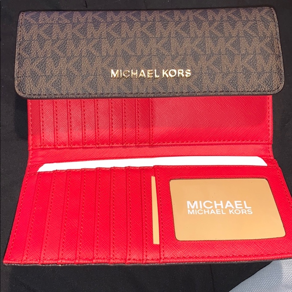 Michael kors trifold
